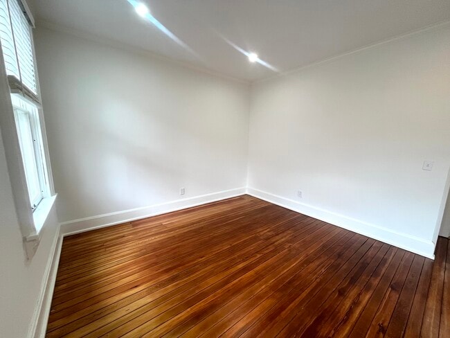 Photo - 672 Mohawk St