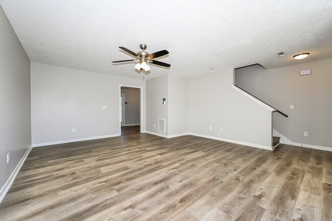 Photo - 4006 Deer Run Trce