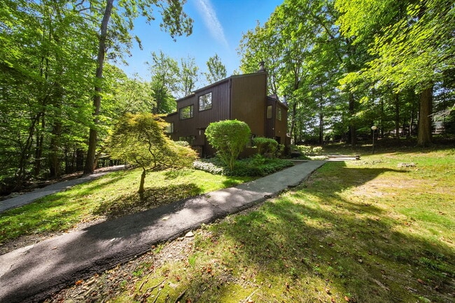 Photo - 4 Aspen Ct