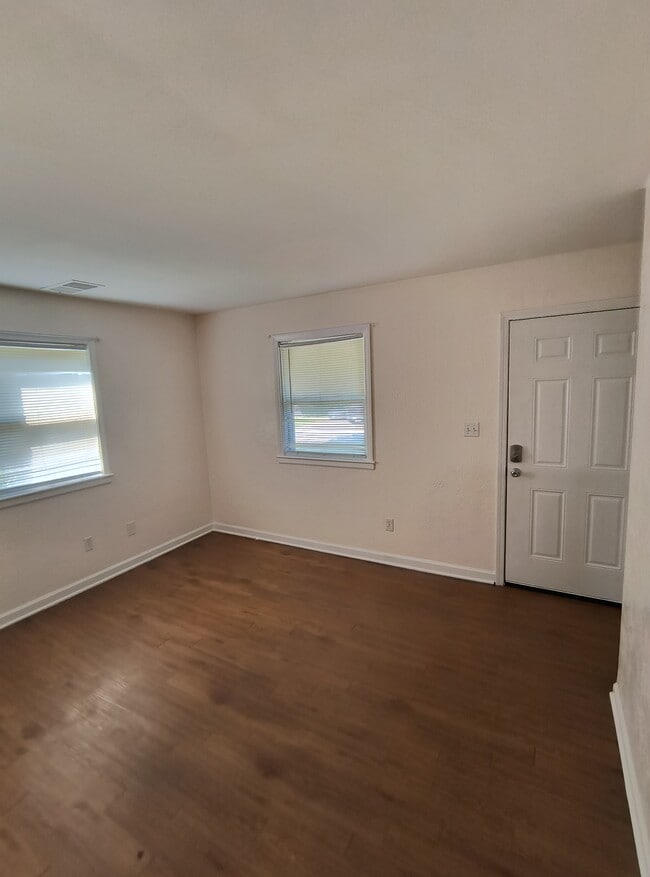 Entrance into Living Room - 2023 S Harris Ave Unit 2023
