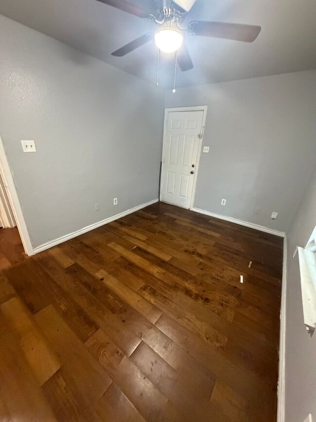 Photo - 3114-3116 Avenue L Unidad 3114