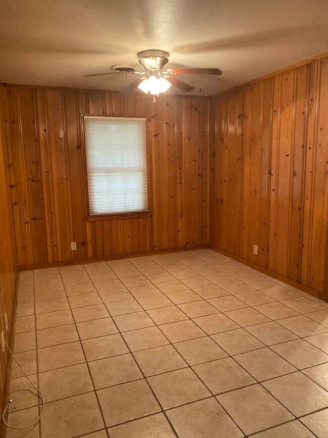 Photo - 4672 PINEWOOD DR N