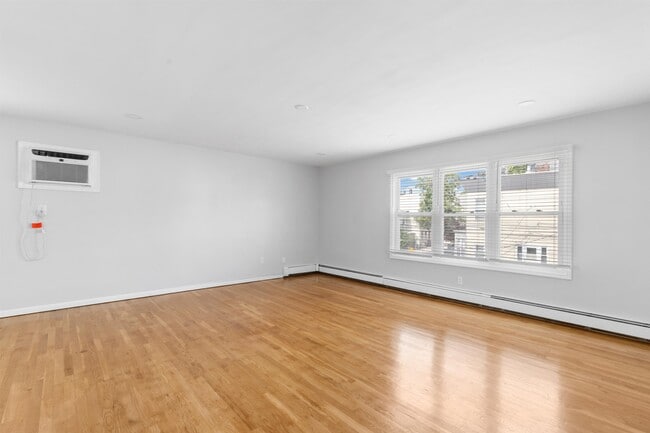 Building Photo - 226 Webster Ave Unit 2
