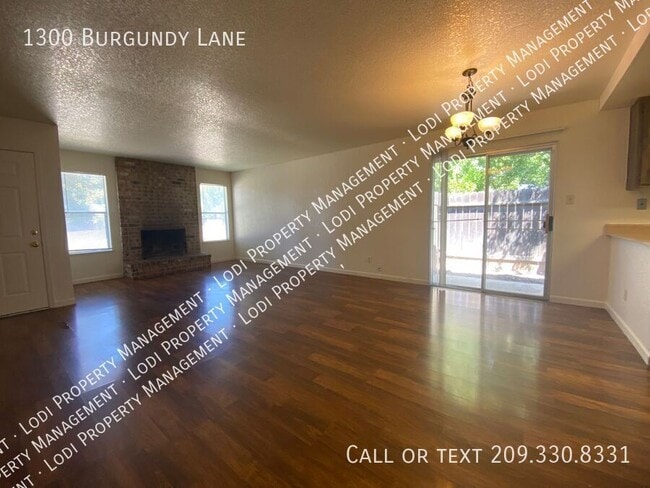 Photo - 1300 Burgundy Ln
