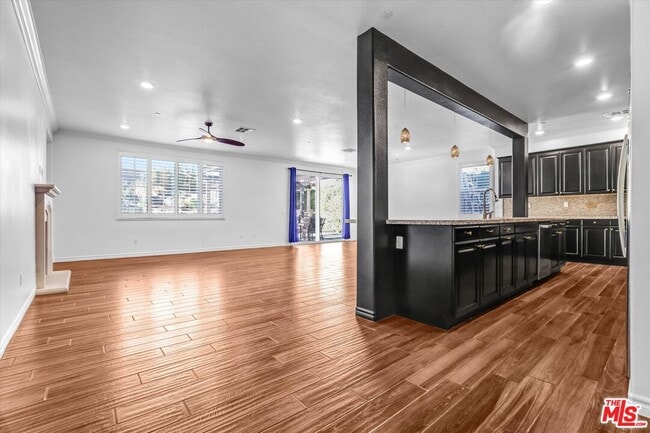 Photo - 577 Comet Ave