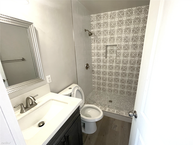 Photo - Studio, 1 bath 4plex - 2321-2327 Prospect ...
