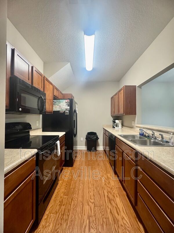 Photo - 93 Foxden Dr Unit 103