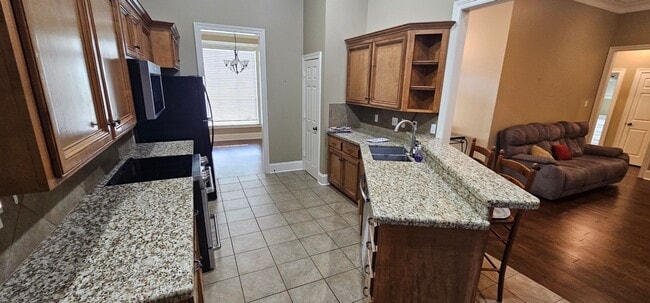 Photo - 112 Hampshire St