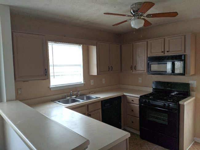 Photo - 2355 Wellington Cir