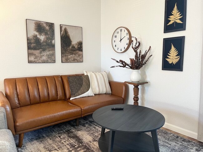 Building Photo - Rocky Court Unit 7