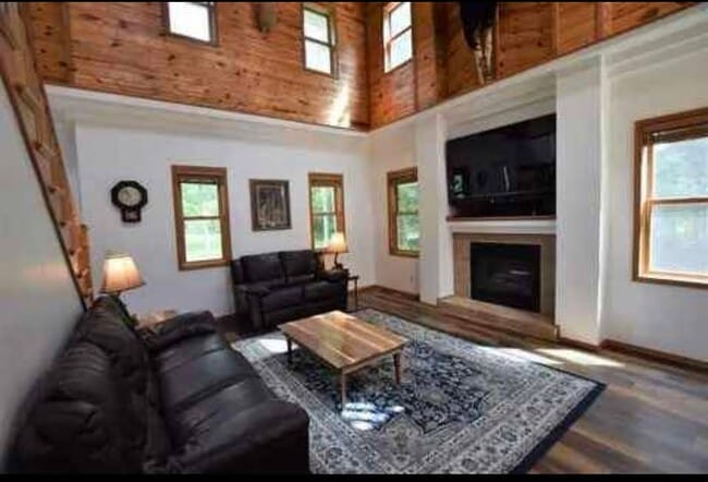 Photo - 969 Riverside Dr
