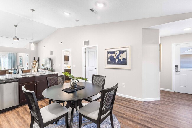 Disfrute de tener una entrada privada - Redwood Powell