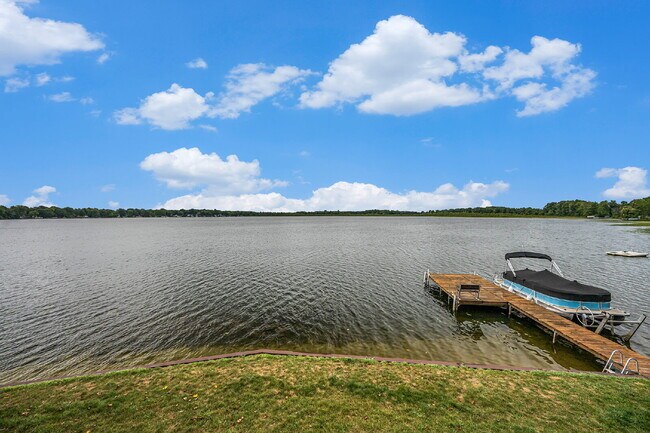 Photo - Year Round Rental Available on Wall Lake