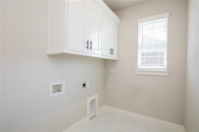 Photo - 216 White Oak St