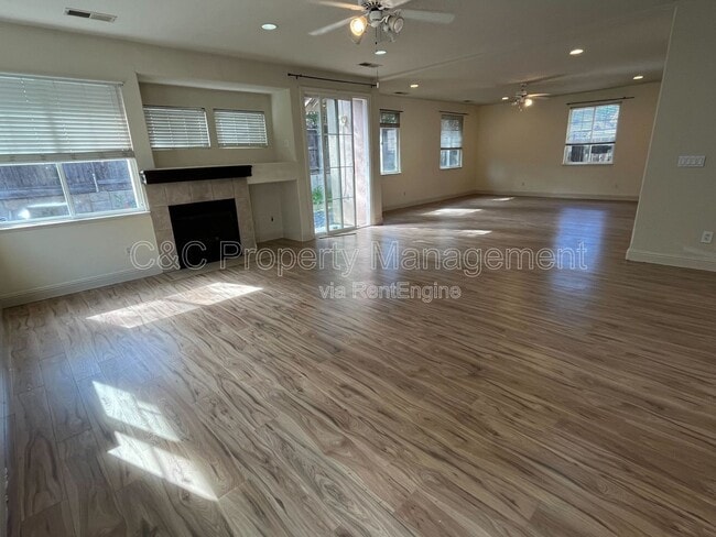 Photo - 1522 Peony Dr