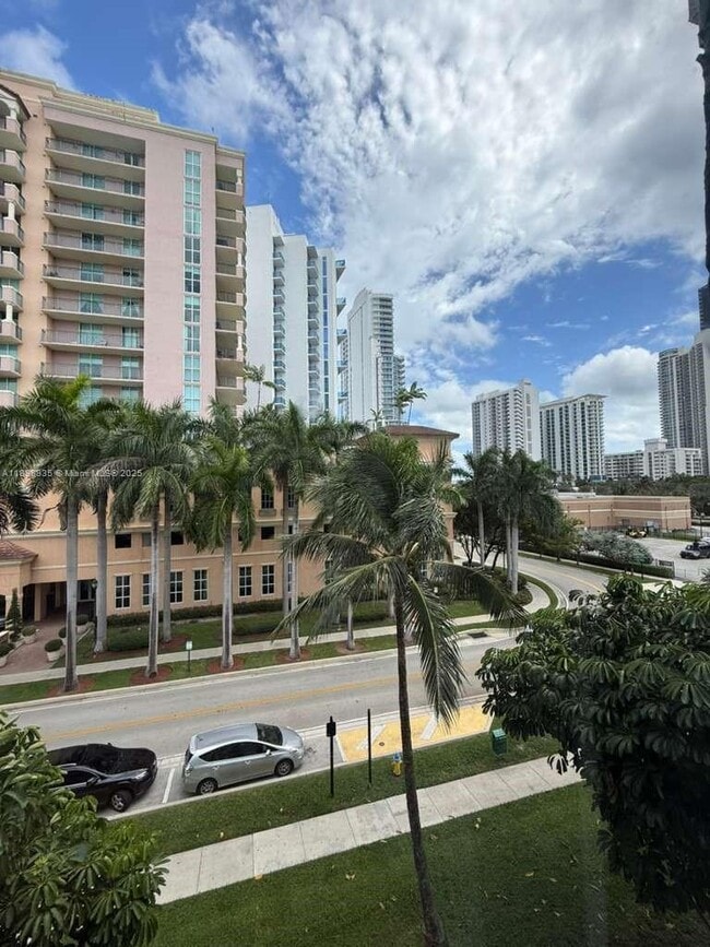 Building Photo - 17560 Atlantic Blvd Unit 414