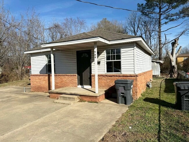 Building Photo - 2 Bed 1 Bath Close to Downtown