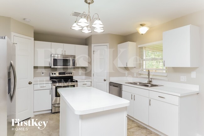 Photo - 3196 Carlotta Road