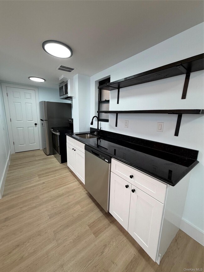 Photo - 119 W 227th St