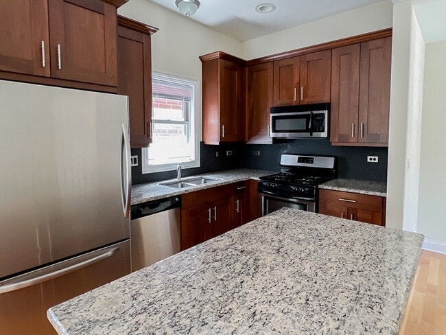 Photo - 2328 N Greenview Ave Unit 2328-3