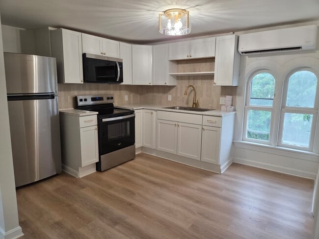 207 Cohannet St Unit 3L