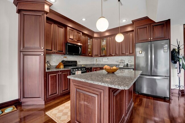 Photo - 3106-08 W Lyndale St