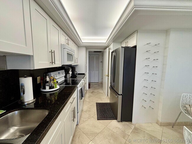 Photo - 4900 N Ocean Blvd Unit 517