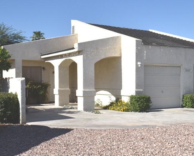 Building Photo - 33375 Wishing Well Trl Unit #1