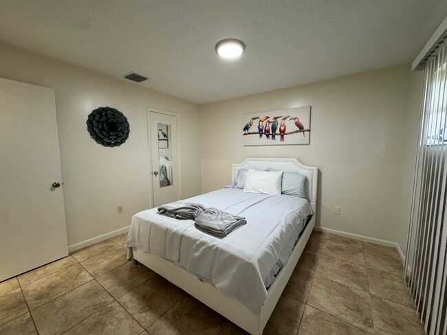 Bedroom - 506 Quincy Ave Unit D4 furnished