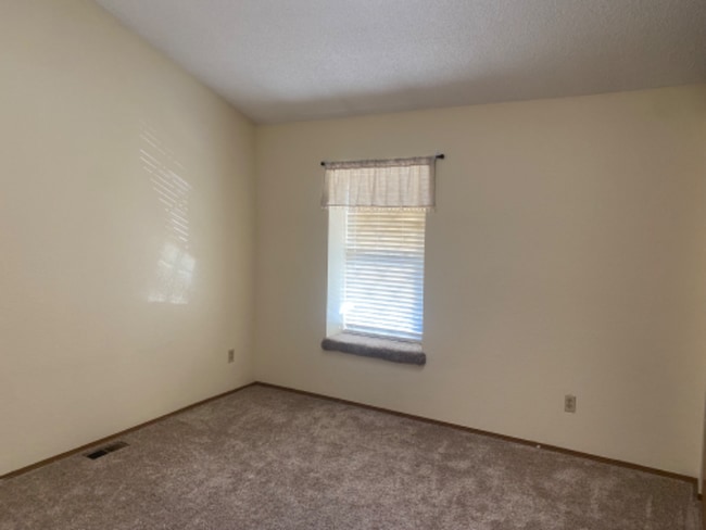 Photo - 8892 Brompton Way