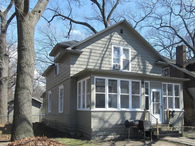 Building Photo - 1924 Jiroch St Unit 2