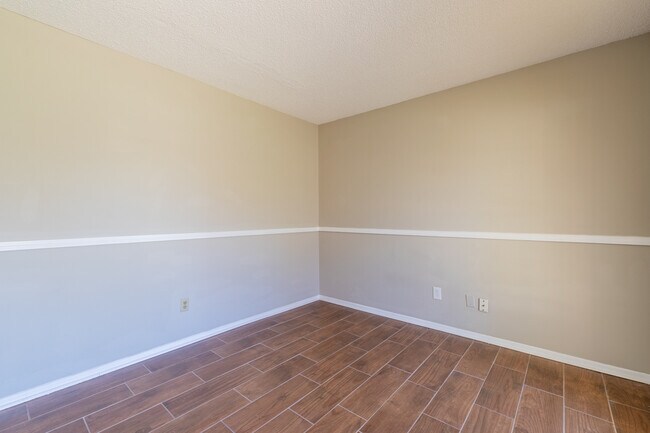 Photo - 6560 Greenbriar Dr