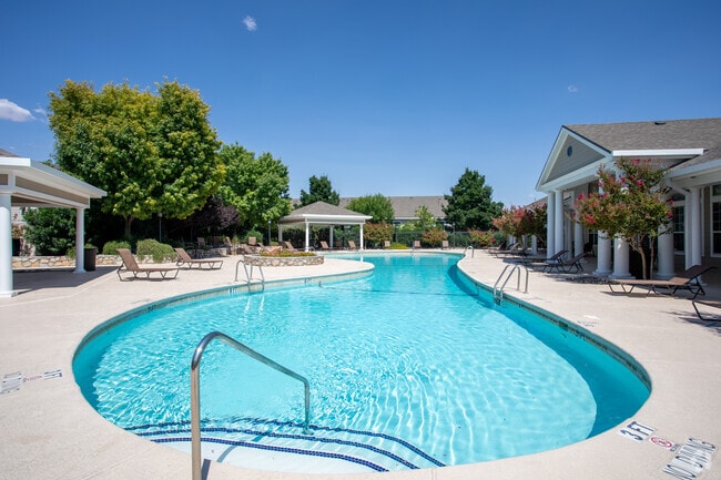 Pool - Forty649 North Hills