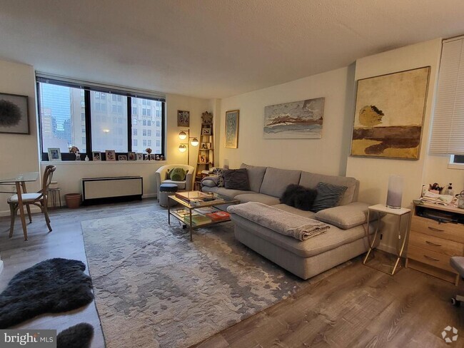 Building Photo - 1420 Locust St Unit 16Q Rental