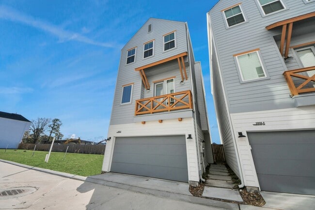 Photo - 3905 B Pinemont Dr