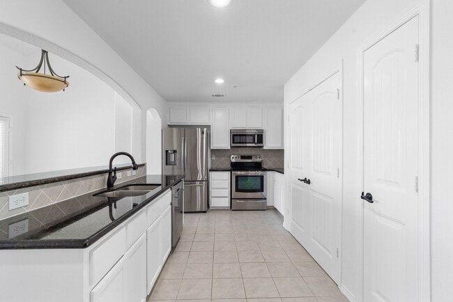 Building Photo - 30 April Point Dr S Unit 30 Rental