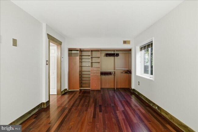 Photo - 1425 Northgate Square Unit 1A