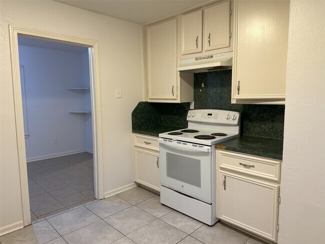 Photo - 1420 Harrop Ave