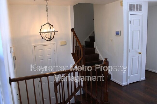 Photo - 6015 Surrey Square Ln