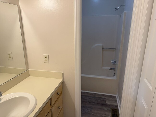 Photo - 106 S Forest Dr