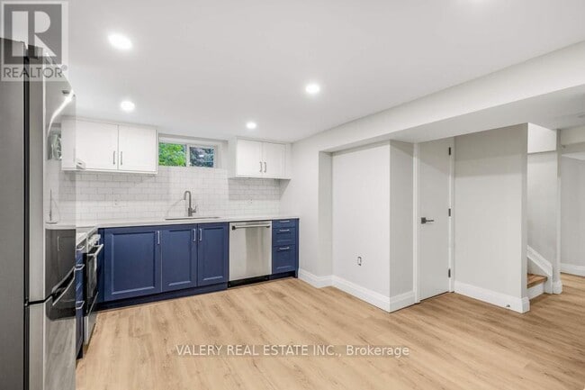 Photo - 116 Manor Rd E