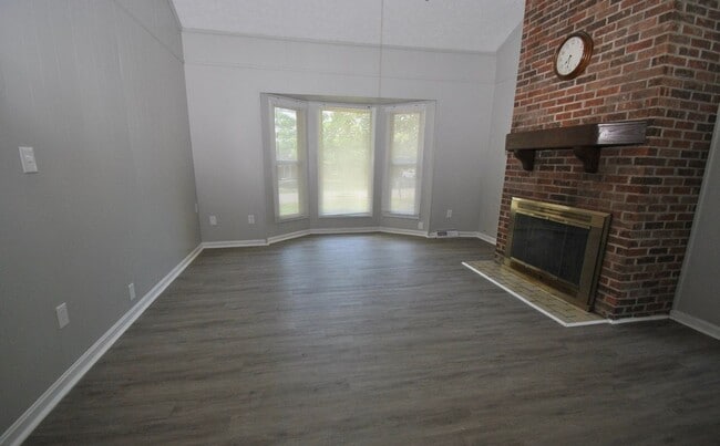 Photo - Available 07/27/26 - East Louisville 3 bed, 1.5 bath ranch on corner lot