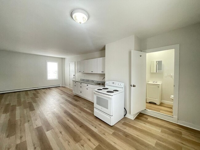 Building Photo - 124 Beech St Unit 1n