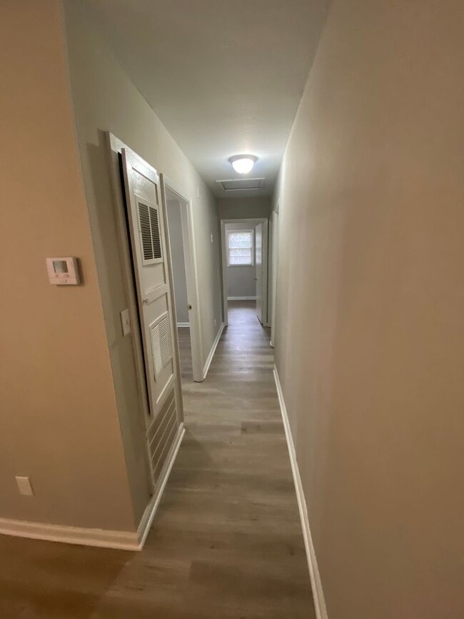 Photo - **ON HOLD**3 Bedroom / 1 Bathroom Home for...