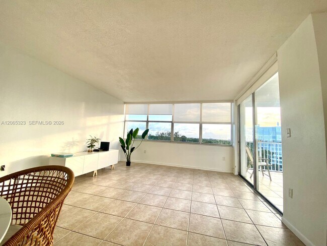 1300 NE Miami Gardens Dr Unidad 713E