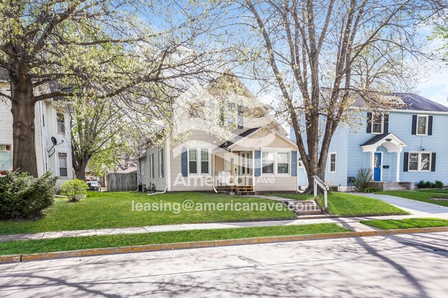 Photo - 1317 44th St