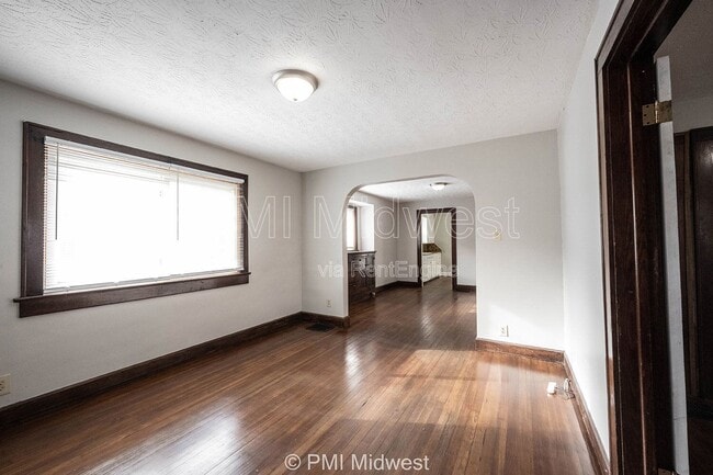 Photo - 4850 Hillside Ave