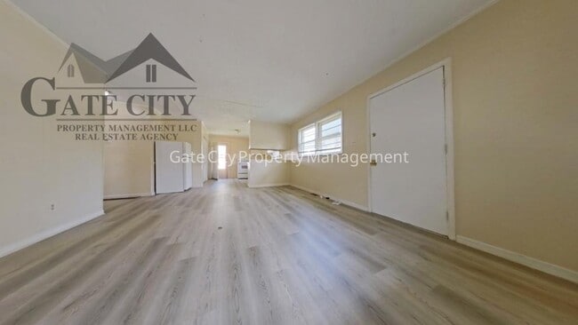Photo - 1610 Brockett Ave