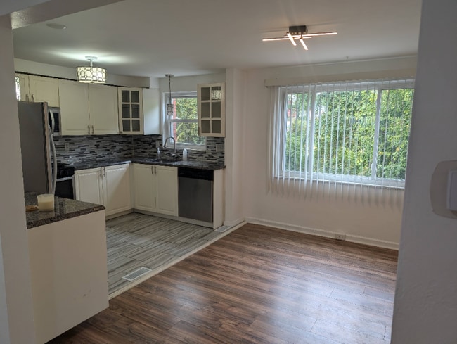 125 E Willock Rd
