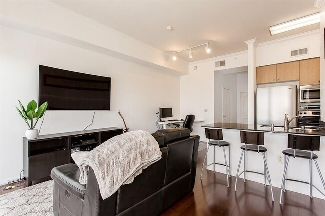 Photo - 3225 Turtle Creek Blvd Blvd Unidad 1140